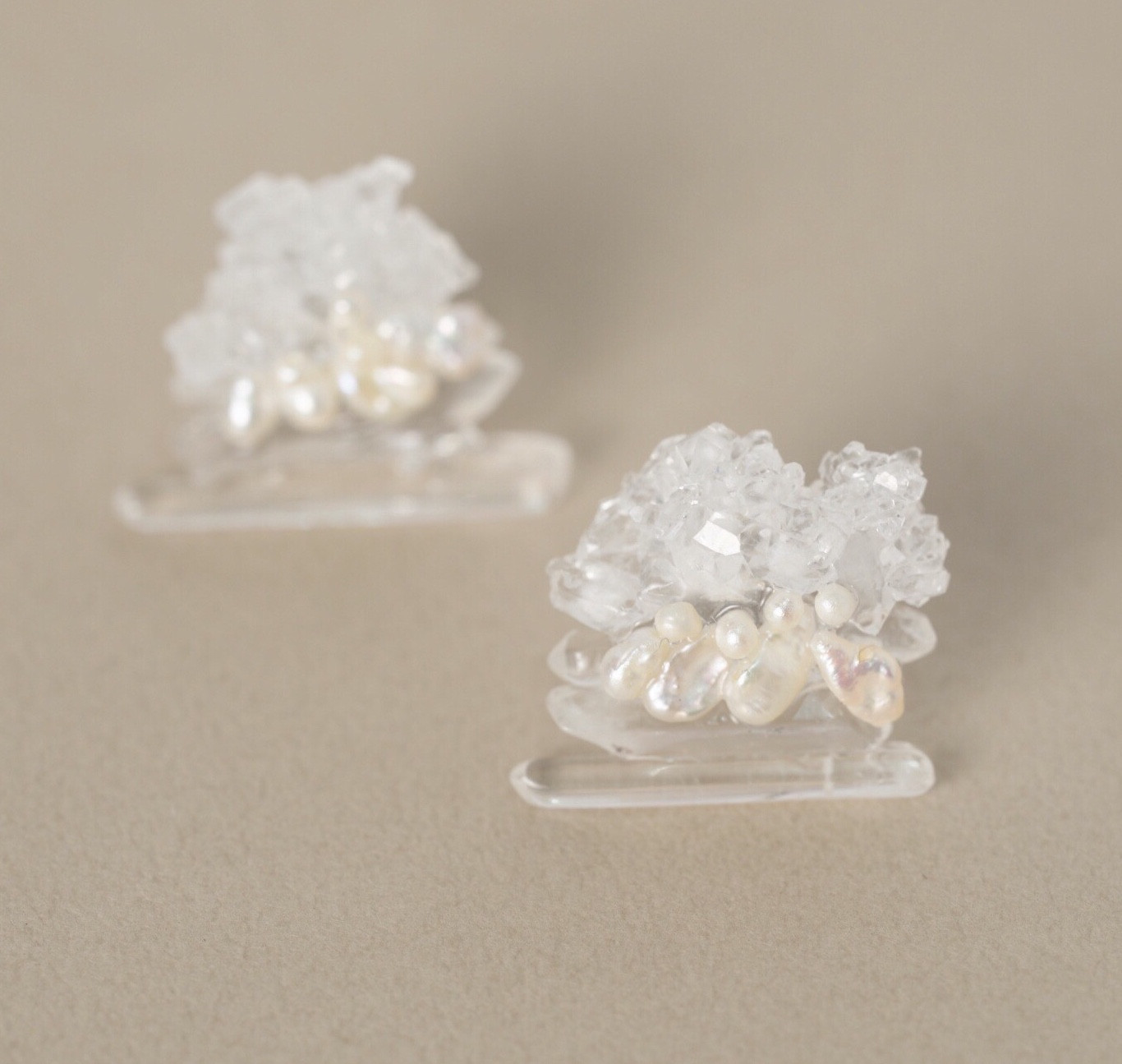 【一点モノ！】原石・氷柱水晶と淡水パールのピアス