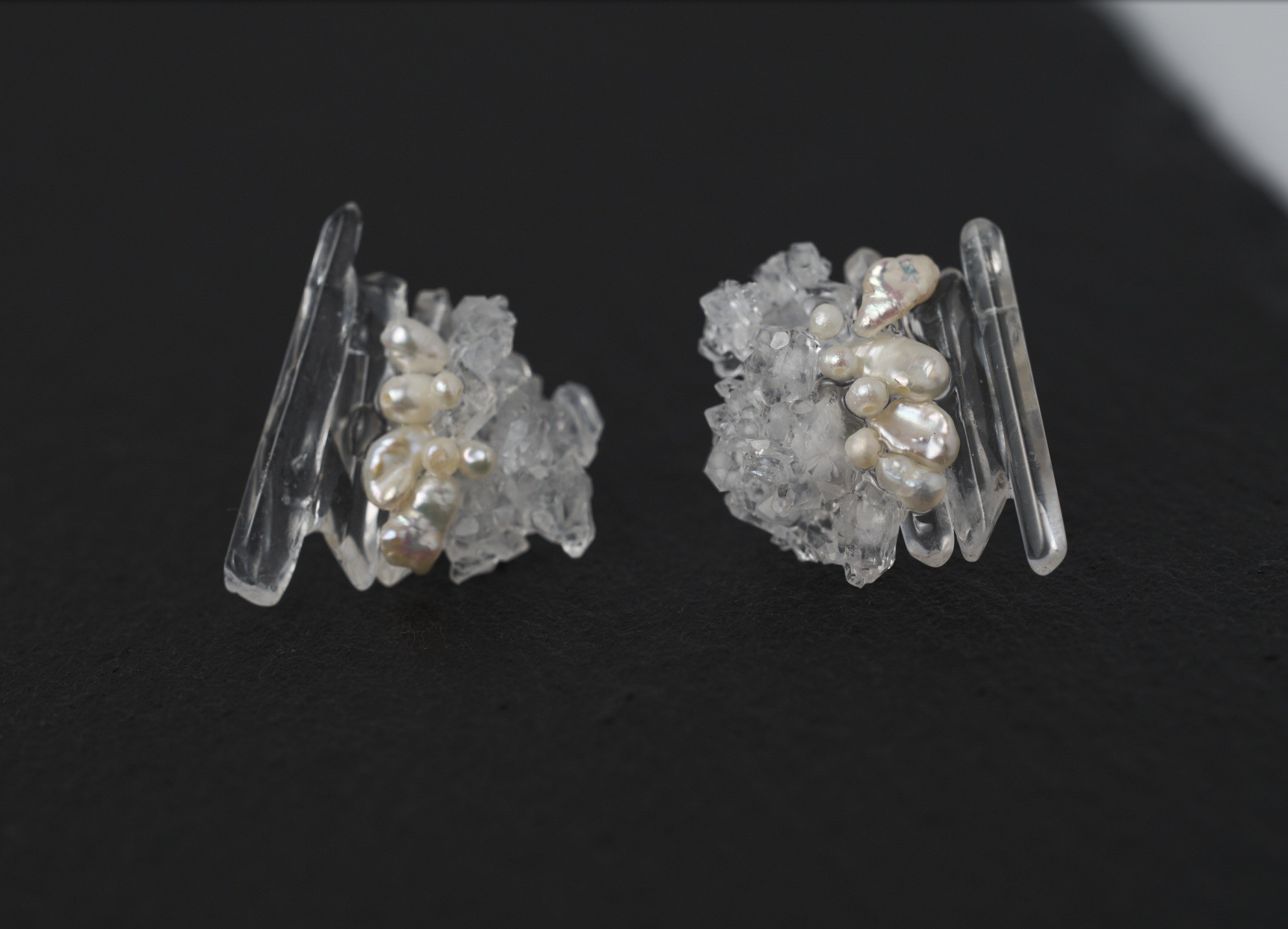 【一点モノ！】原石・氷柱水晶と淡水パールのピアス