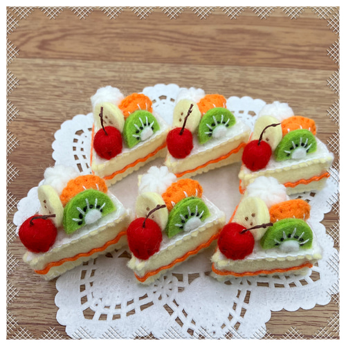 フェルトケーキ⭐︎おままごと⭐︎小さなフルーツケーキ おもちゃ
