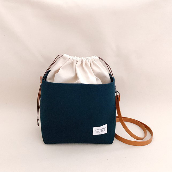 ハンドメイドflest tile blue皮使い巾着バッグ 在庫限り】PB.藤本美貴コラボ 巾着バッグ ストライプ ブルー 064382