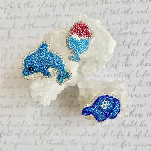 こり しろくまかき氷 ビーズ刺繍 ブローチ ハンドメイドアクセサリー cbd0334c200e5b7941a2a6cfffa293