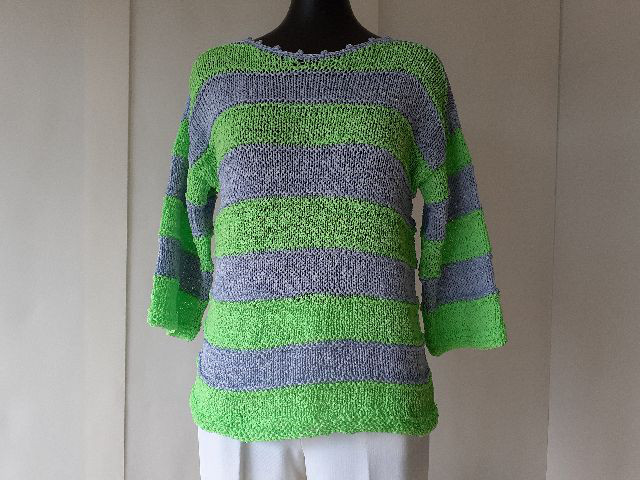 黄緑とパープルのボーダーセーター
