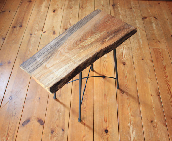 天然木　ケヤキの一枚板のサイドテーブル　アイアン　飾り棚　一点もの⑥ 8枚目の画像