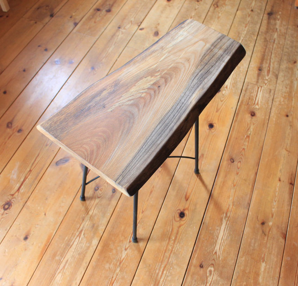 天然木　ケヤキの一枚板のサイドテーブル　アイアン　飾り棚　一点もの⑥ 9枚目の画像