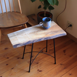 天然木　ケヤキの一枚板のサイドテーブル　アイアン　飾り棚　一点もの⑥ 2枚目の画像