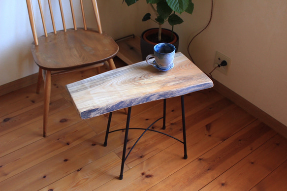 天然木　ケヤキの一枚板のサイドテーブル　アイアン　飾り棚　一点もの⑥ 2枚目の画像