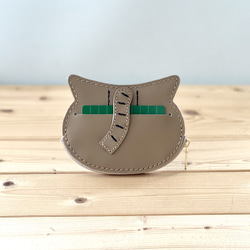 猫好きが作ったイカ耳猫の小銭入れ　キジトラ白ハチワレオコ顔　送料無料　手縫い本牛革 4枚目の画像