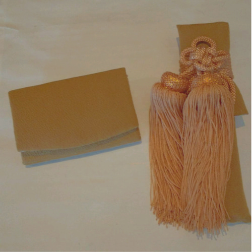 限定セール【正絹】 花嫁懐剣　 筥迫 　伊達襟　3点　ブラック&ゴールド 正絹】 花嫁 懐剣 筥迫 伊達襟 3点 ブラック&ゴールド 誂え房