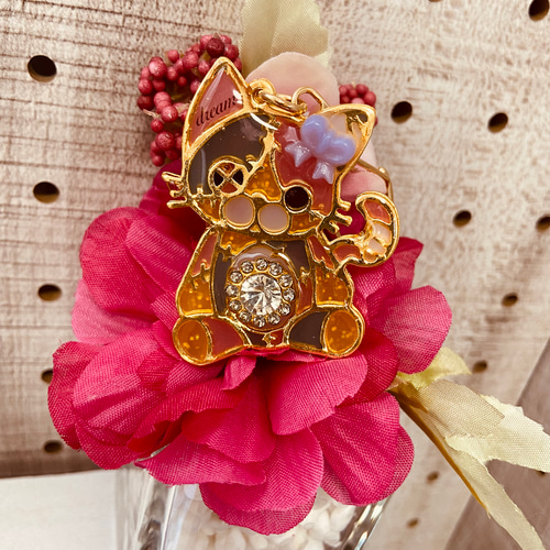 【fairy様】1320.琉球ガラス　桃の花　とびつき猫　レジン　キーホルダー fairy様】1320.琉球ガラス 桃の花 とびつき猫 レジン キーホルダー