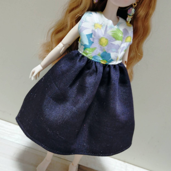 ノースリーブワンピース 花柄 水色 リカちゃん 服 シンプル 3枚目の画像