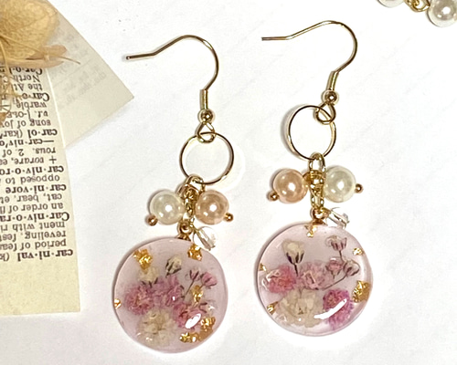 ドライフラワーピアス かすみ草 お花畑 レジンアクセサリー ピアス