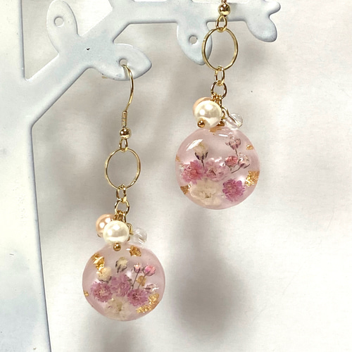 ドライフラワーピアス かすみ草 お花畑 レジンアクセサリー ピアス