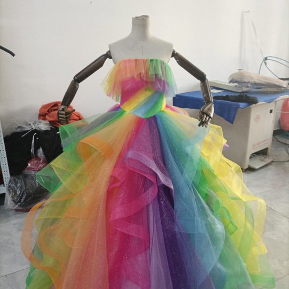 閃閃發光的彩虹色連身裙 荷葉邊褶邊 婚禮 熊上衣 公主系列 婚禮/招待會 第2張的照片