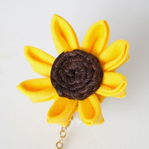 つまみ細工 ひまわりの花の揺れるイヤリング イヤリング