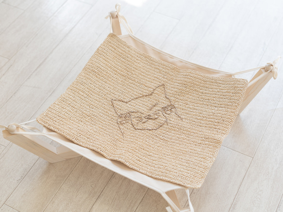 【マット キャットナップ】猫 春夏 ラフィア 天然素材 手編み ペット ベッドカバー 保護猫支援 寄付 1枚目の画像