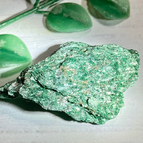 フックサイト クロム雲母 グリーン雲母 原石台付 リラックス効果❁⃘*.゜ フックサイト クロム雲母 原石 ラフ