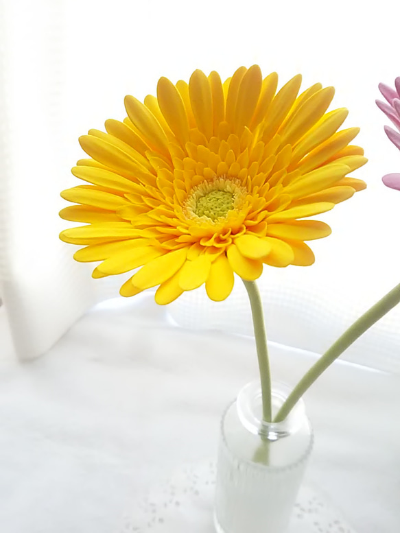 [訂做] ❁ 黃色和粉紅色黏土花非洲菊 2 件套，室內花，單花花瓶 ❁ 第7張的照片