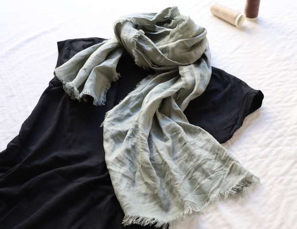 【150cm】リネンストールショートサイズ／四方切りっぱなしのリネンストール／春夏ミニストール／うぐいす 3枚目の画像