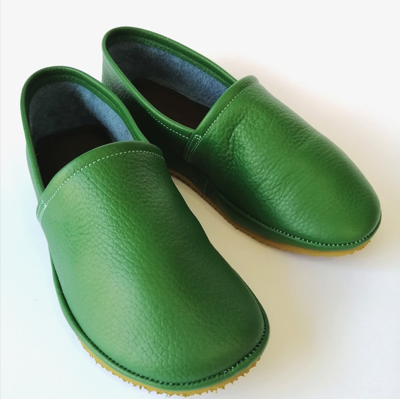 ◆ 新款綠色 ◆ 共5000雙 ◆ 柔軟易穿 ◆ 成人可愛皮鞋 ◆ 21.5cm至29cm ◆ 新款鞋底 ◆ 輕質300g 第5張的照片