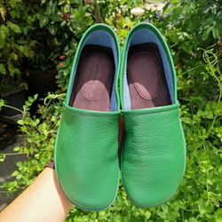 ◆ 新款綠色 ◆ 共5000雙 ◆ 柔軟易穿 ◆ 成人可愛皮鞋 ◆ 21.5cm至29cm ◆ 新款鞋底 ◆ 輕質300g 第4張的照片