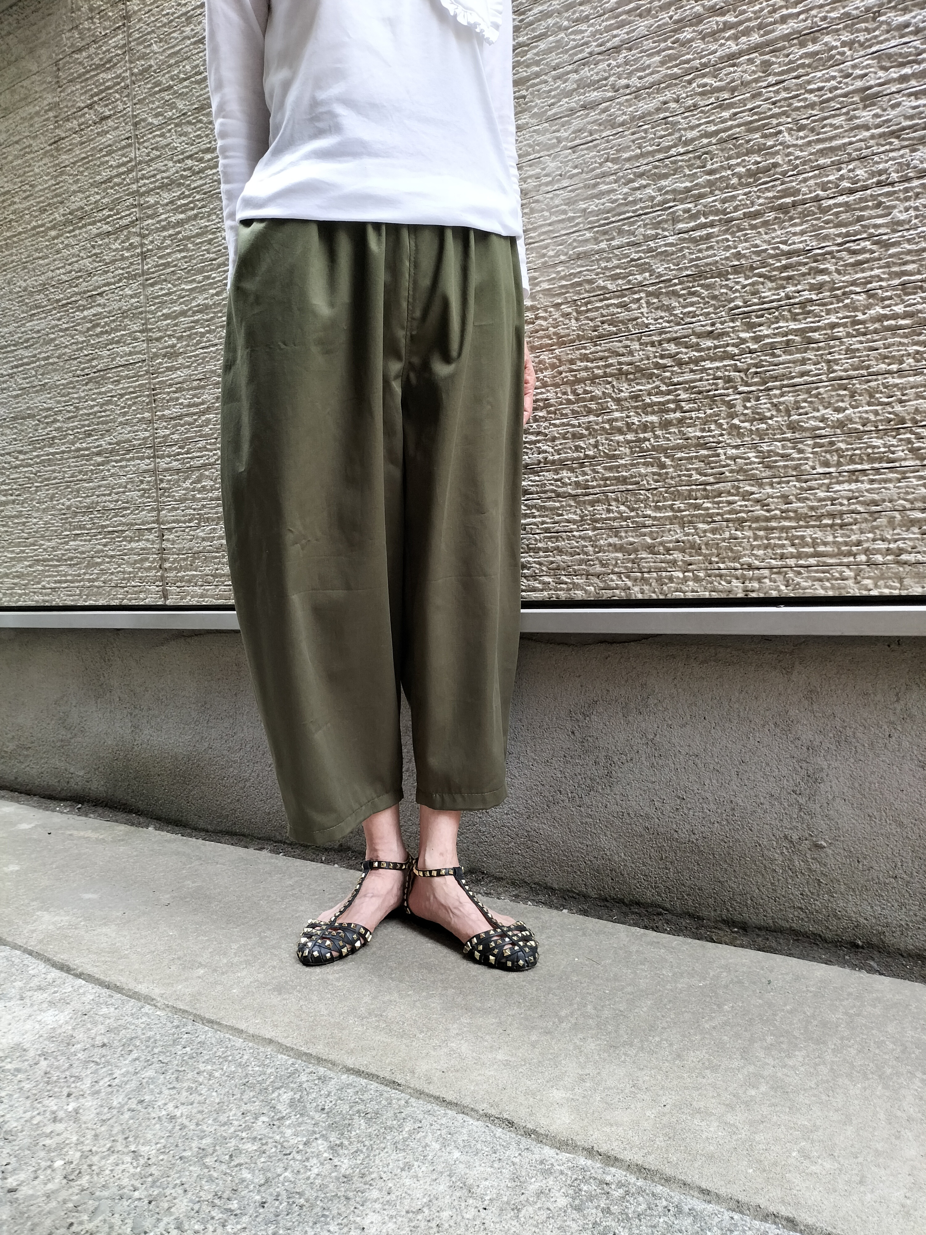 s　ARTS&SCIENCE バルキーバルーンパンツ ARTS & SCIENCE／Bulky balloon pants (Khaki green) – LABORATORIO