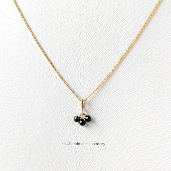 8月誕生石 小ぶりな 宝石質ブラックスピネル の3粒 ネックレス (送料無料) ギフト プレゼント 母の日 3枚目の画像