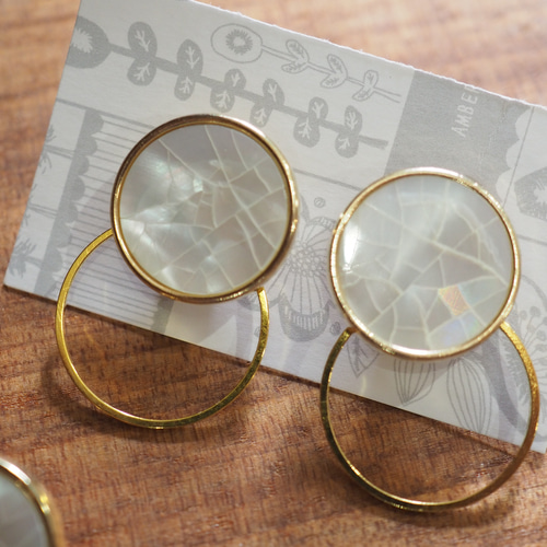 高瀬 シェルボタン 足あり ボタン 18mm 2個 ゴールド ボタン AMBER