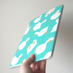手帳型iPadケース【のん気なアヒル達】三折りスタンド機能付プラケースタイプ 3枚目の画像