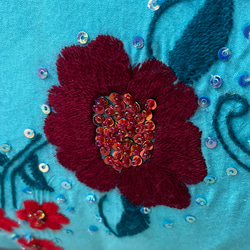 約40cm角　手刺繍のリメイククッションカバー　パキスタン　パッチワーク　手刺繍のビンテージ生地 8枚目の画像