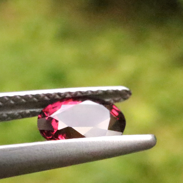 スリランカ産　ロードライトガーネット　0.93ct 高品質ルース　宝石 2枚目の画像