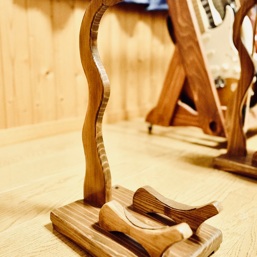 限定1台】手作り木工 木製バイオリンスタンド （ニス仕上げ） 1/4〜1