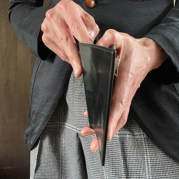 ブライドルレザー 二つ折り財布　ジップコインケース付き　コンパクトウォレット　ブラック　ダークブラウン 7枚目の画像