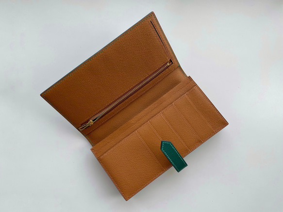 二つ折り　長財布　ベルト付き財布　高級な長財布　ヴォーエプソン/マラカイト、ゴールド　【総手縫い】 2枚目の画像