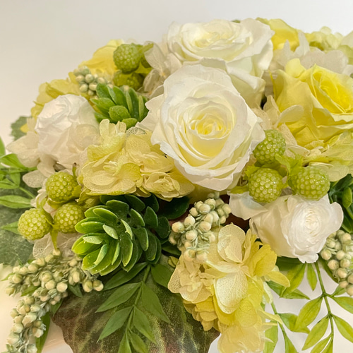 ◆ハンドメイド◆豪華 プリザーブドフラワーアレンジ (台座はビレロイボッホ) 豪華 プリザーブドフラワーアレンジ (台座はビレロイボッホ