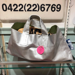 SALE｜Painted-Tote SILVER（ペンキを塗った横長トートバック） 1枚目の画像