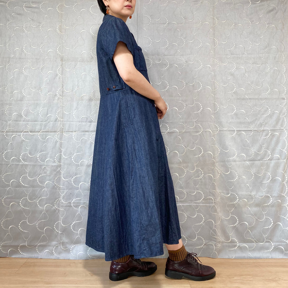 胸ポケット付き (半袖) デニムのオープンカラーワンピース（ネイビー、ブラウン）大人レトロ クラシカル 春夏ワンピース 3枚目の画像