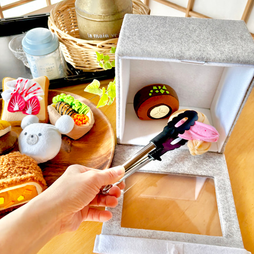 人気のカレーパンとロールケーキもセットになってる‼︎グレー