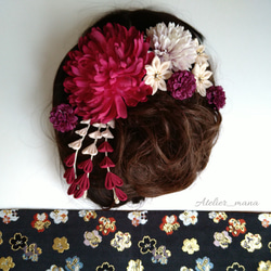 和装　アーティフィシャルフラワーとつまみ細工の髪飾り　大輪の菊　ピンク×パープル　振袖、袴に 3枚目の画像