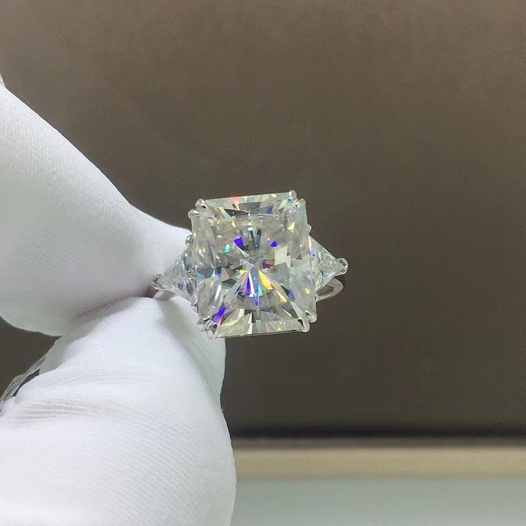 【newデザイン】モアサナイト 　リング　K18WG