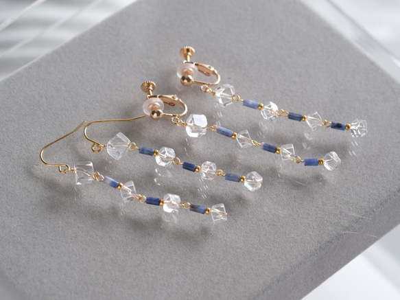 cubic quartz×sodalite　クォーツ×ソーダライト　キュービックピアス・イヤリング　天然石 2枚目の画像