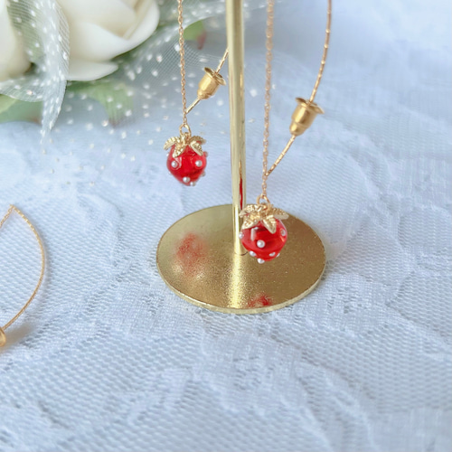 小粒いちごちゃん レジン アメリカンピアス ニッケルフリー ピアス