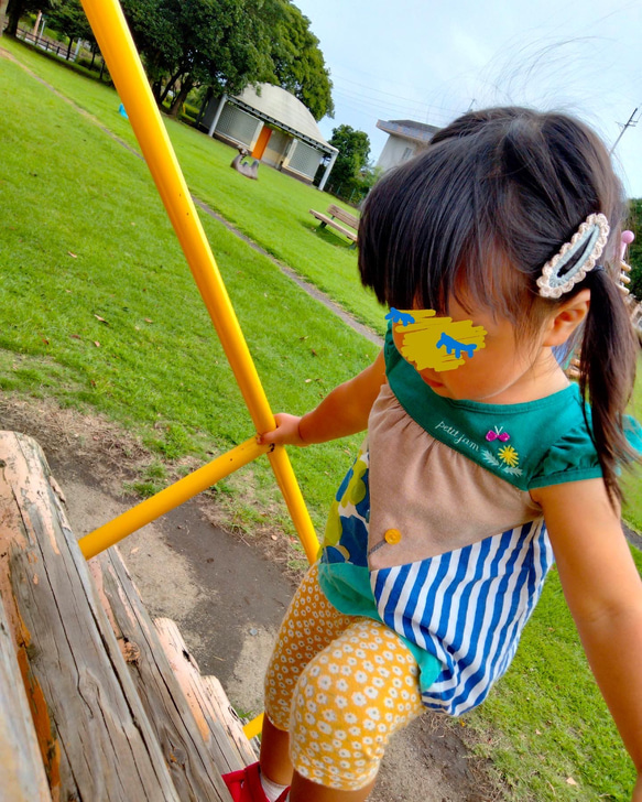 【選べるカラー】花びらフリルの編みくるみパッチンピン 8枚目の画像