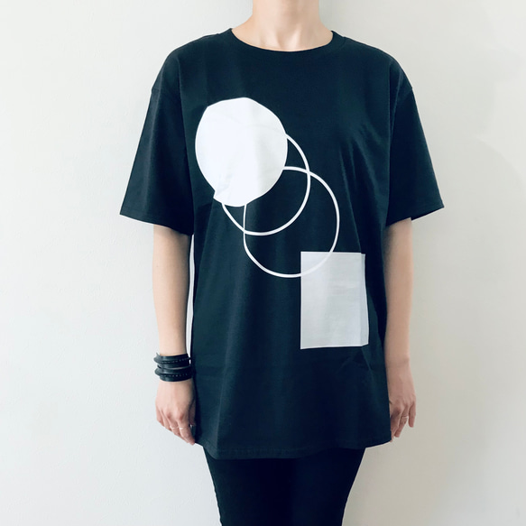 黒 Tshirt》ユニセックス・アートなBlackデザインTシャツ・個性的・ T  