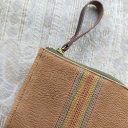 刺繍革財布 『虹色ステッチ』 ライトブラウンベージュ(ヤギ革) 二つ折りミニ財布 9枚目の画像