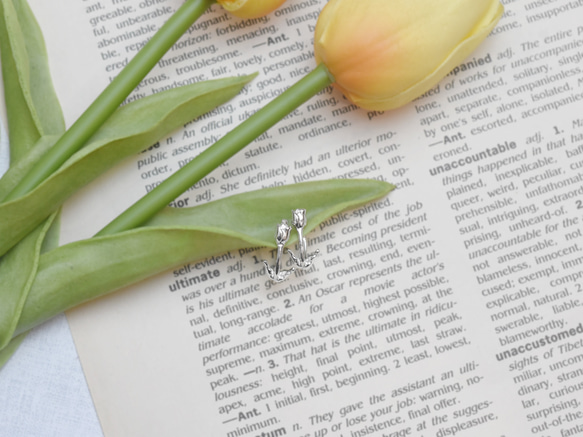 鬱金香 | 夾式耳環 925純銀 耳骨夾 花朵 手工銀飾 情人禮物 第9張的照片