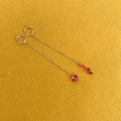 涼色・手描き模様　小さなピンク色の金魚ちゃん　チェーンフープイヤリング　（025） 3枚目の画像