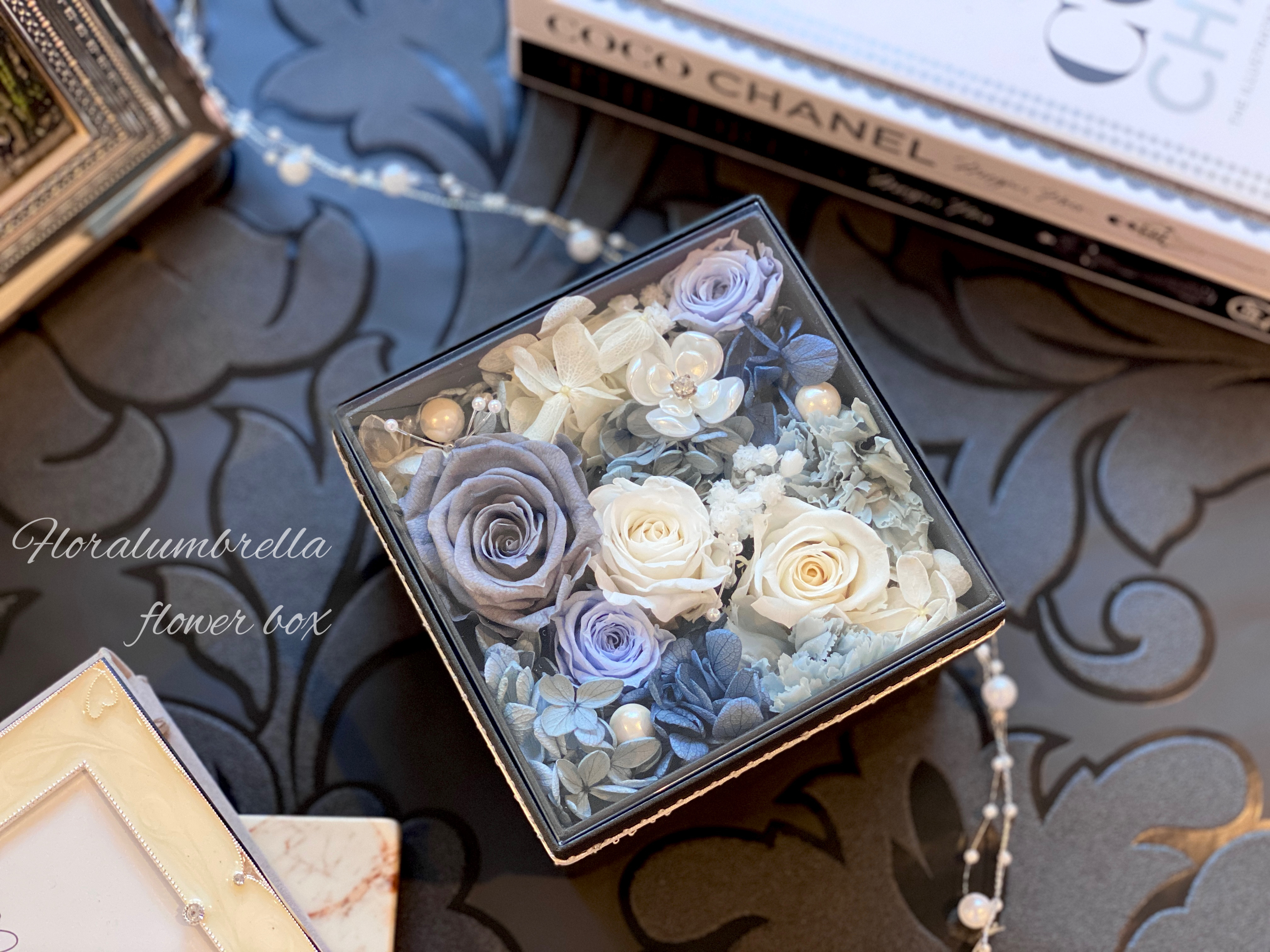 グレイッシュブルー系おまかせフラワーボックス【プリザーブドフラワー】