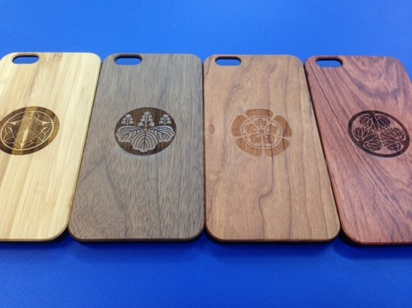 【ご自身の家紋を彫ります】iPhone天然木製薄型ケース（バンブー）織田・徳川・豊臣・真田・上杉・明智 1枚目の画像