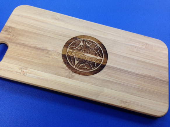 【ご自身の家紋を彫ります】iPhone天然木製薄型ケース（バンブー）織田・徳川・豊臣・真田・上杉・明智 3枚目の画像