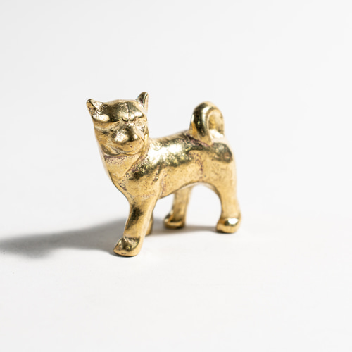 狗置物，真鍮製，工藝美術品，高29cm，重3500克。 狗置物，真鍮製，工藝美術品，高29cm，重3500克。